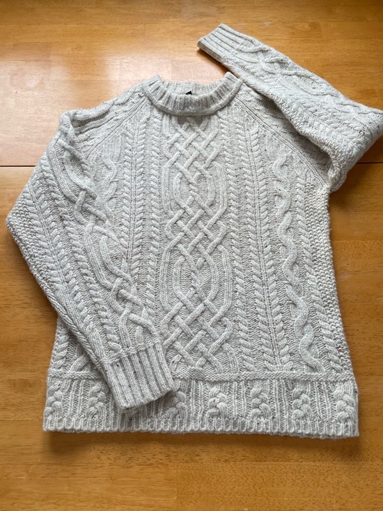 H&M Sweaters - H & M Cable Knit,  light weight, wool blend (80%) 
 Sweater size S oatmeal